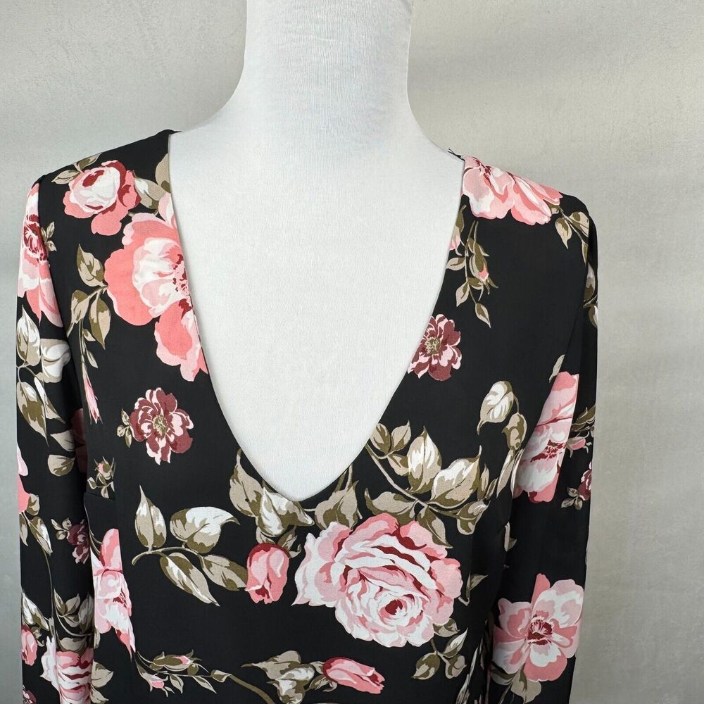 Guess Women Top Sz M Black Red Floral Print VNeck Front Waist Tie Cuffed Sleeves