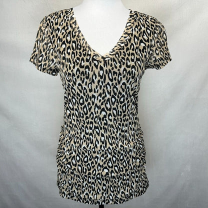 A short-sleeve leopard print top displayed on a white mannequin torso against a light gray fabric backdrop.