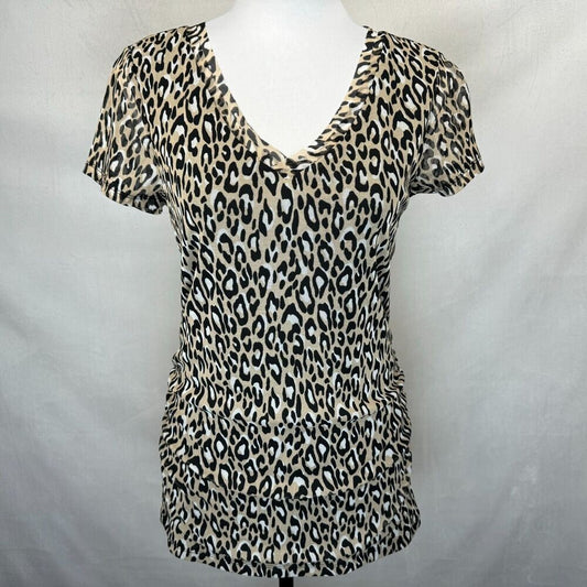 A short-sleeve leopard print top displayed on a white mannequin torso against a light gray fabric backdrop.