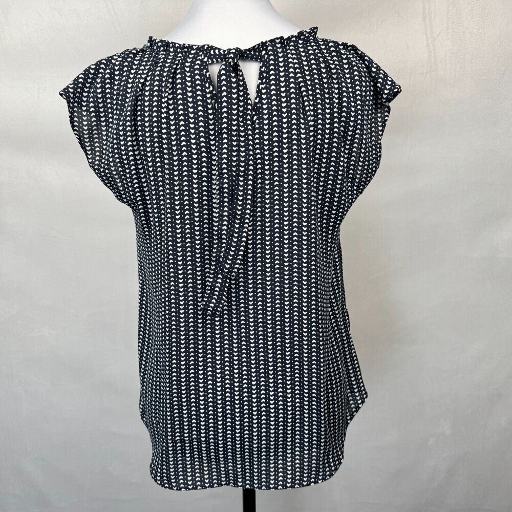 LC Lauren Conrad Blouse Sz S Navy with White Hearts Pleated Neckline Cap Sleeve