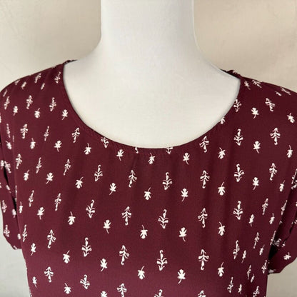 Forever 21 Ladies Top Sz S Burgundy White Print Cap Cuffed Sleeve Round Neck