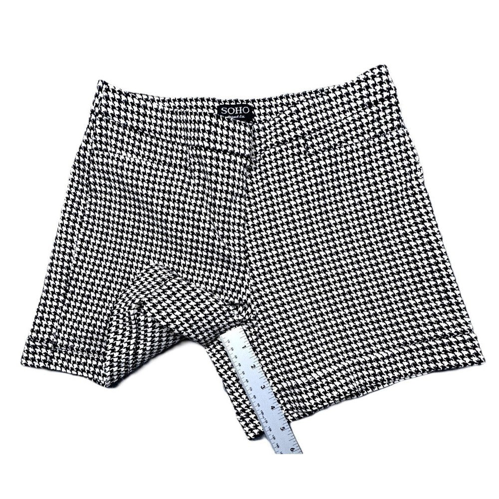 SOHO Women’s  Black & White Houndstooth Shorts w/ Pockets, Elastic - Size 6