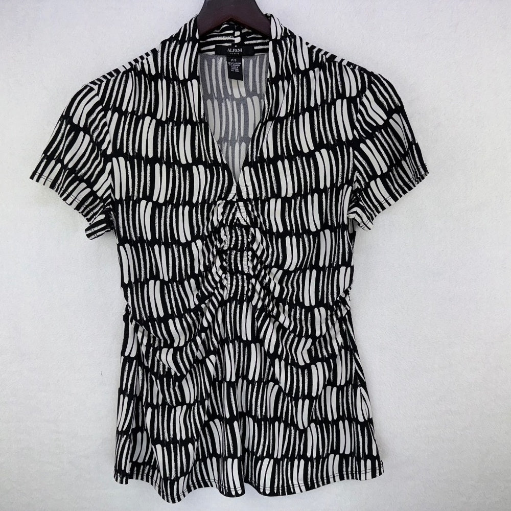 Alfani Ladies Blouse Sz S/P Ruched front and sides short sleeve V-Neck