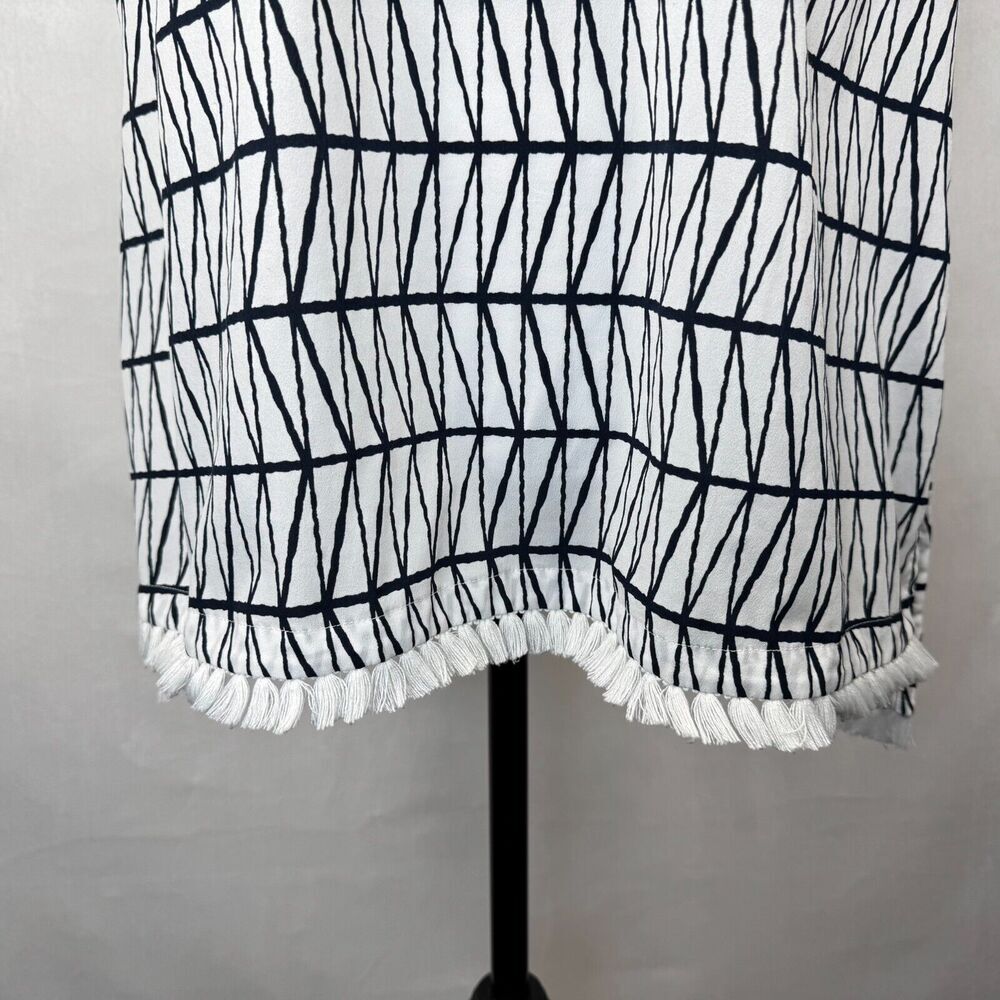 Banana Republic Top Sz L White Black Geometric Print VNeck Sleeveless Fringe Hem