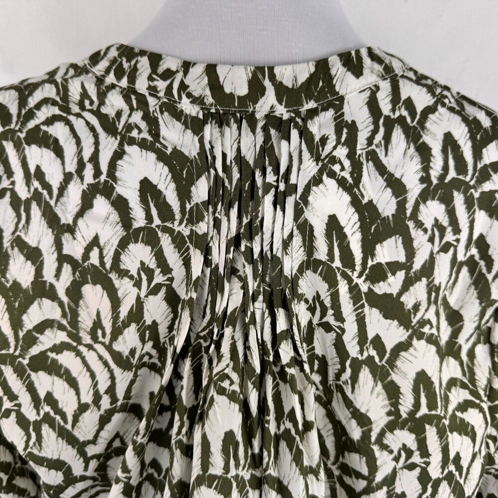 Jachs Girlfriend Blouse Sz S Notch V-Neck hidden button 3/4 sleeve green print