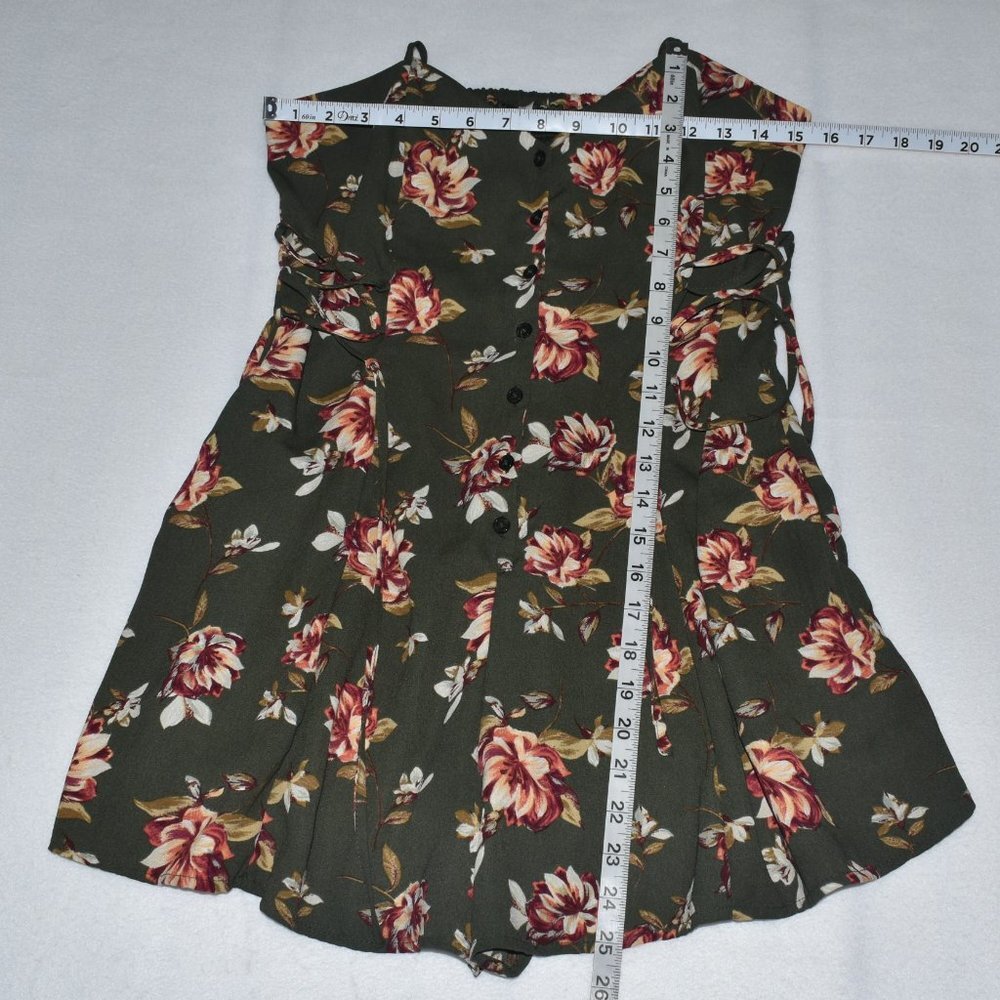 Xhilaration Sz M Green Floral Print Jumpsuit with wide leg short