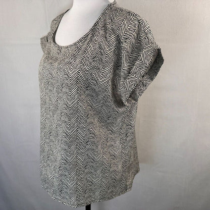 FOREVER  21 Blouse Sz M Semi Sheer Round Neck Short Sleeve geometric print