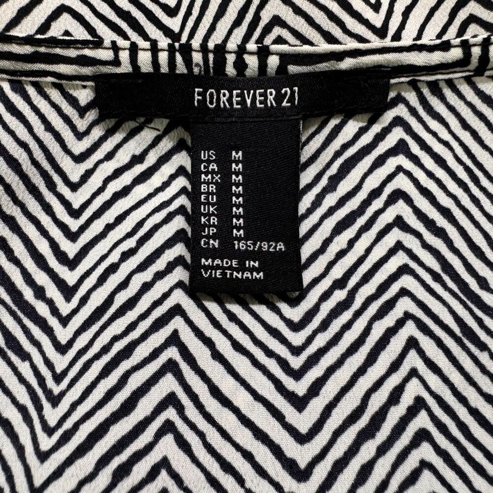 FOREVER  21 Blouse Sz M Semi Sheer Round Neck Short Sleeve geometric print