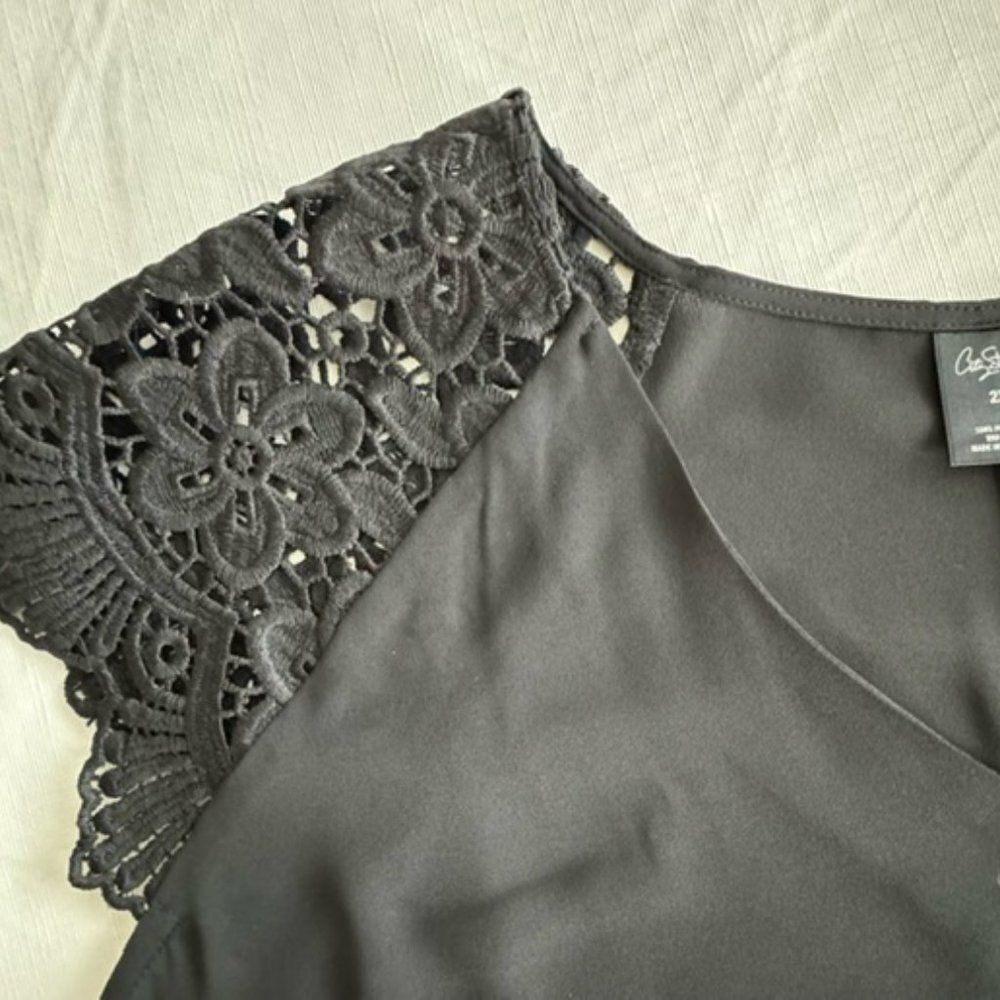 City Streets Women's size 2X Black Lace Cap Sleeve V-neck top blouse