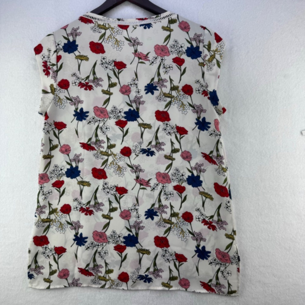 DR2 Top Women Sz SX Cream and floral Ladder Stitch Neckline and Cap Sleeve