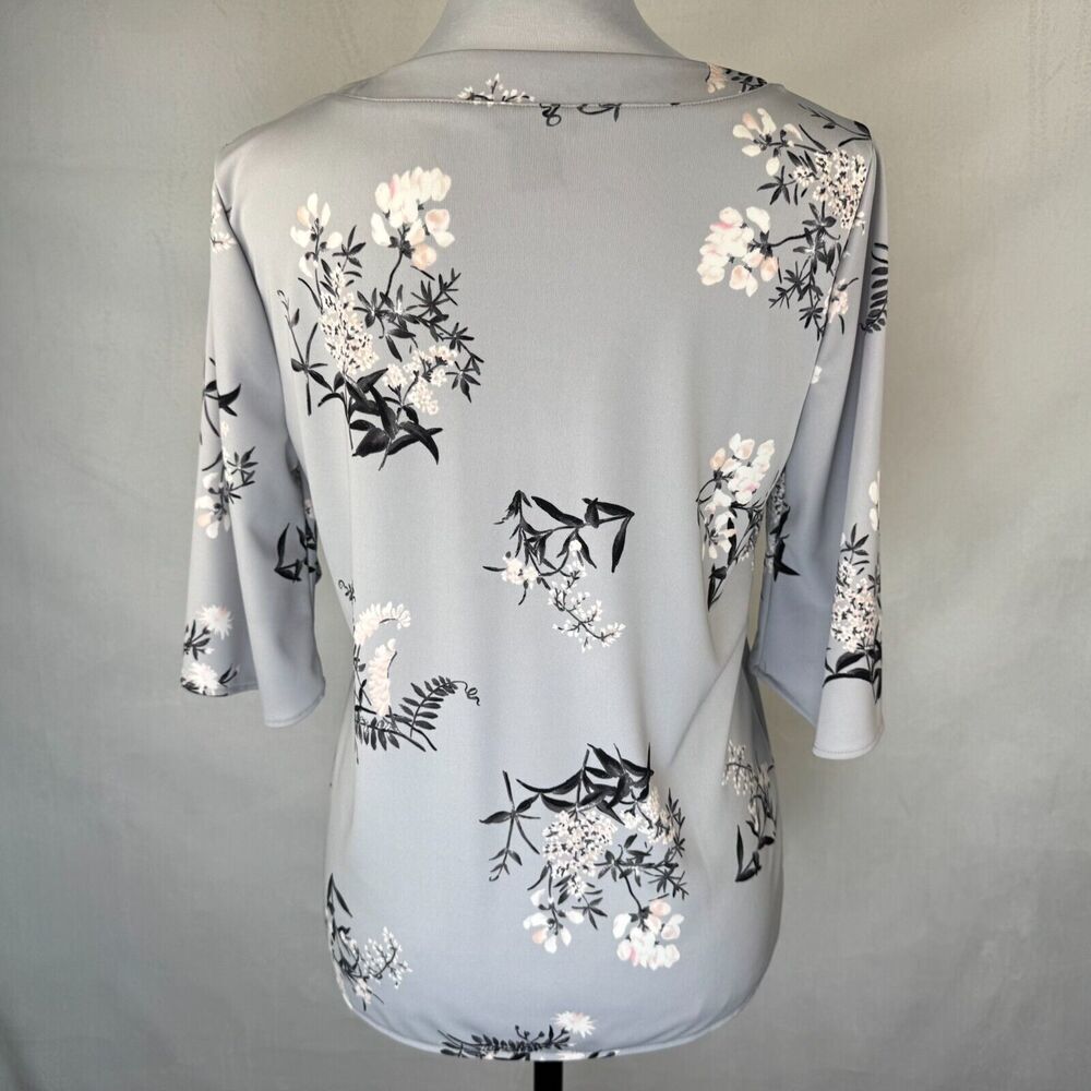 Ann Taylor Blouse Sz S Gray Floral Flutter Elbow Length Sleeve Split Neckline