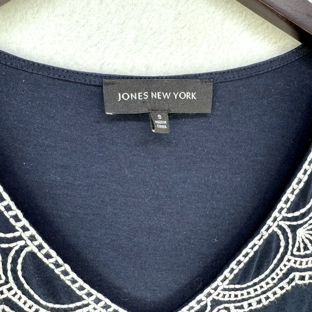 Jones New York Women Sz Small dark blue white embroidery V-neck sleeveless