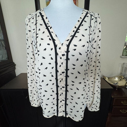 ASTR Blouse Sz XS Beige Black Print VNeck Ladder Stitch Trim Cuffed Long Sleeve