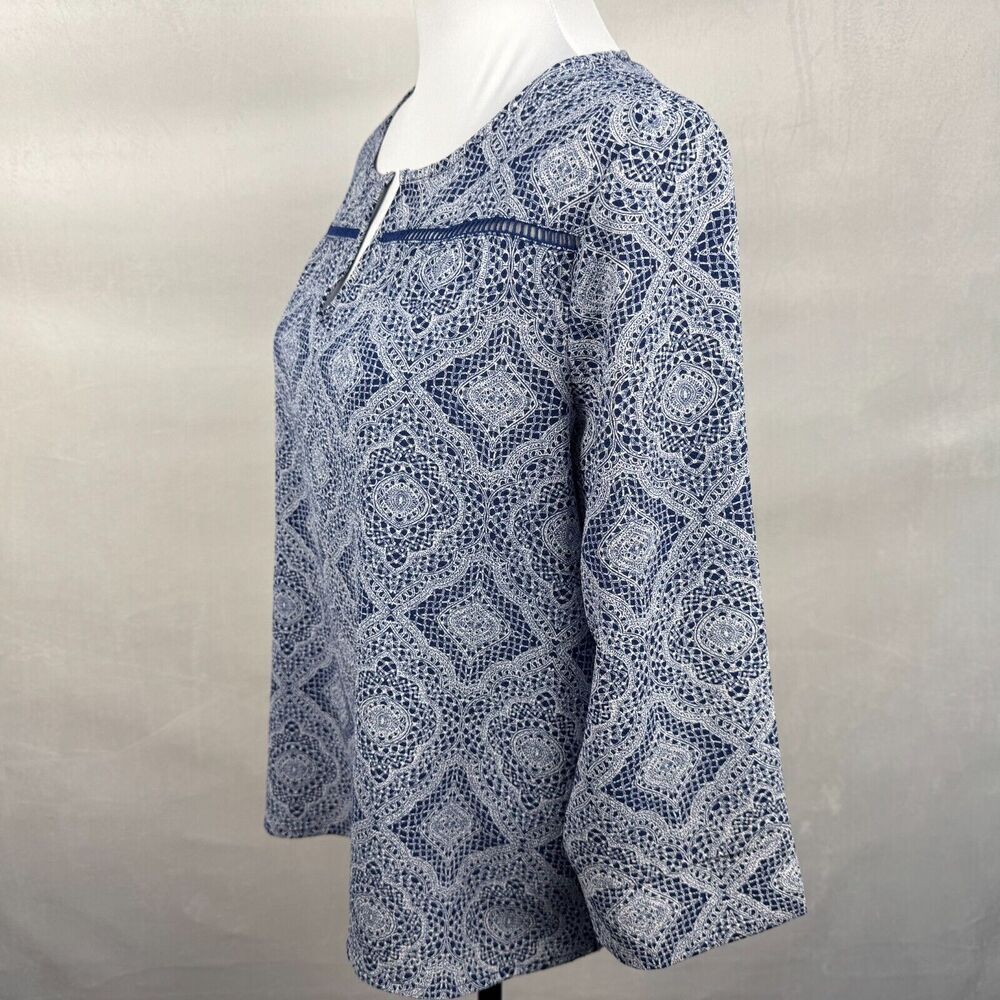Fever Women Top Sz M Blue White Print Split Neck 3/4 Sleeve Ladder Trim