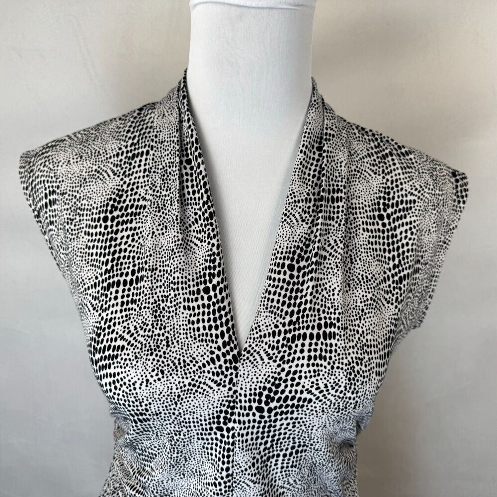 Vince Camuto Top Sz S VNeck Sleeveless White Black Print Pullover Side Ruching