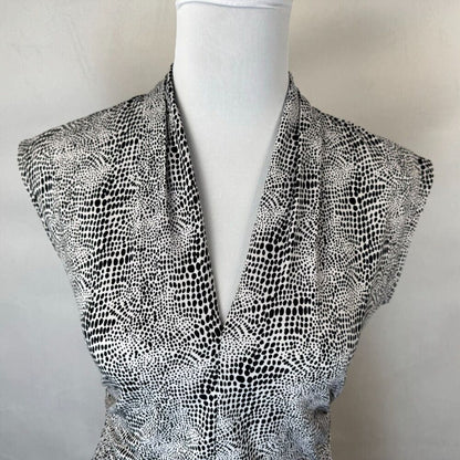 Vince Camuto Top Sz S VNeck Sleeveless White Black Print Pullover Side Ruching