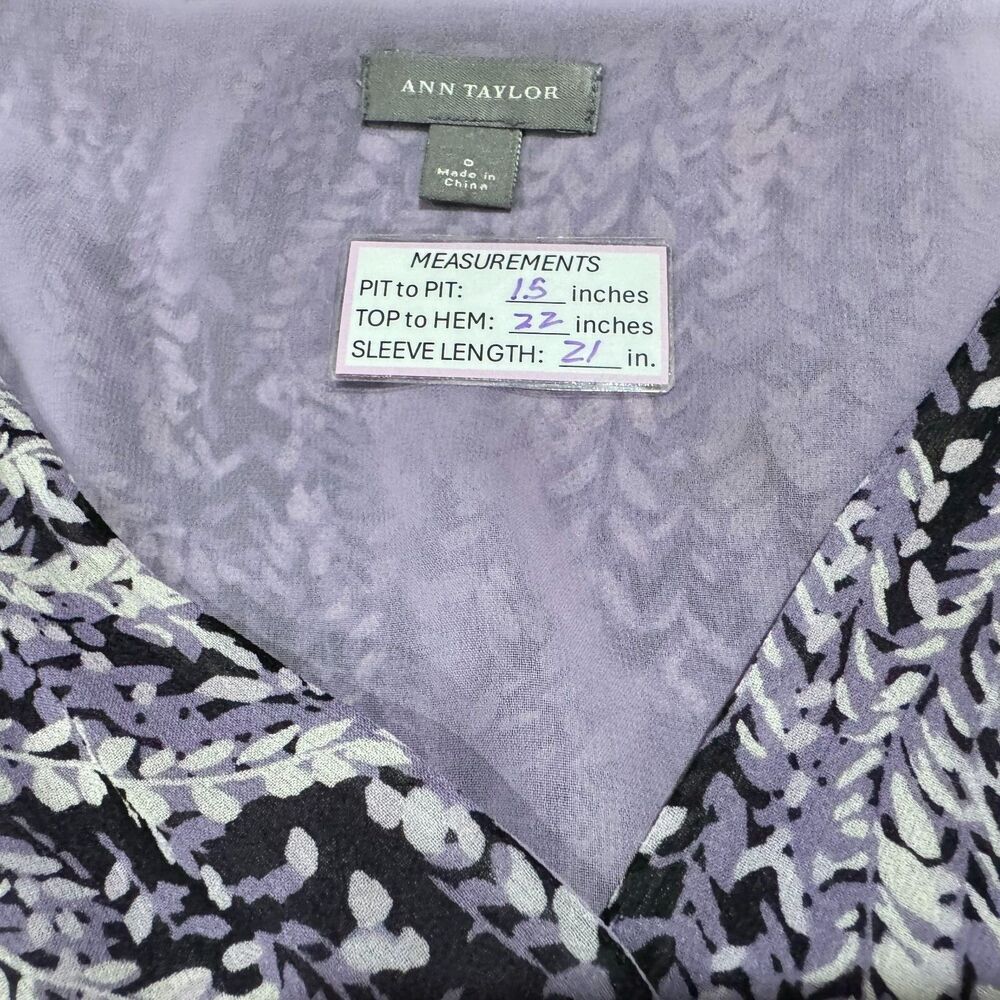 Ann Taylor Top Sz 0 Black and Lilac Print V-Neck Long Sleeve Side Zip 100% Silk