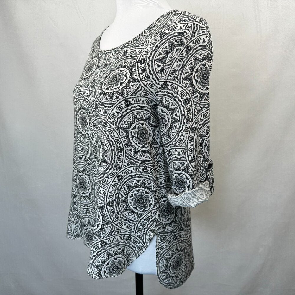 Pink Rose Size M Top White and Black Print 3/4 Sleeve Boat Neck Back Slit