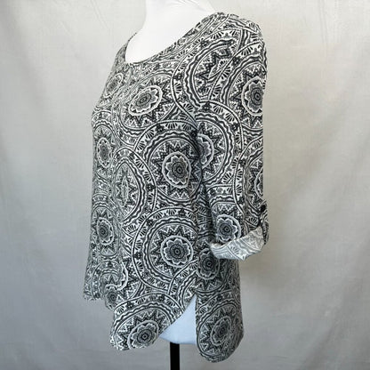 Pink Rose Size M Top White and Black Print 3/4 Sleeve Boat Neck Back Slit