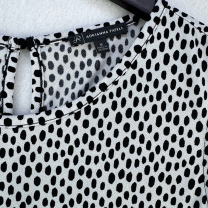 Adrianna Papell Top Women Sz Medium Knotted front Short sleeve black white dots