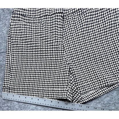 SOHO Women’s  Black & White Houndstooth Shorts w/ Pockets, Elastic - Size 6