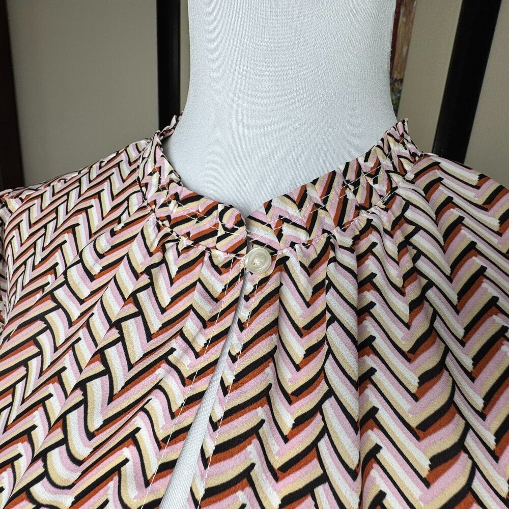 LOFT Plus Sz 18 Ruffle Crew Neck Front Keyhole Flutter Sleeves Pink ZigZag Print
