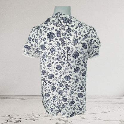 Angels Top Sz S White Navy Blue Floral Round Neck Flutter Sleeve Crochet Trim