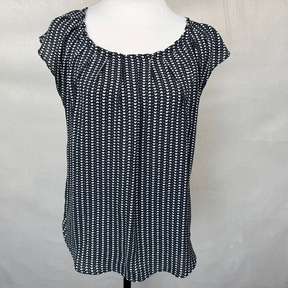 LC Lauren Conrad Blouse Sz S Navy with White Hearts Pleated Neckline Cap Sleeve