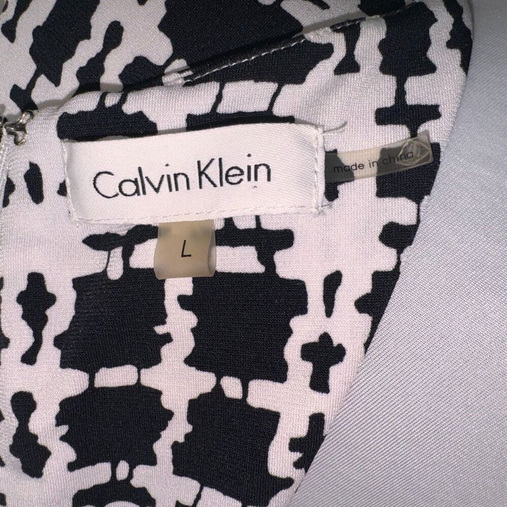 Calvin Klein Top Sz L Black and white Round Neck Pleated front Sleeveless zip