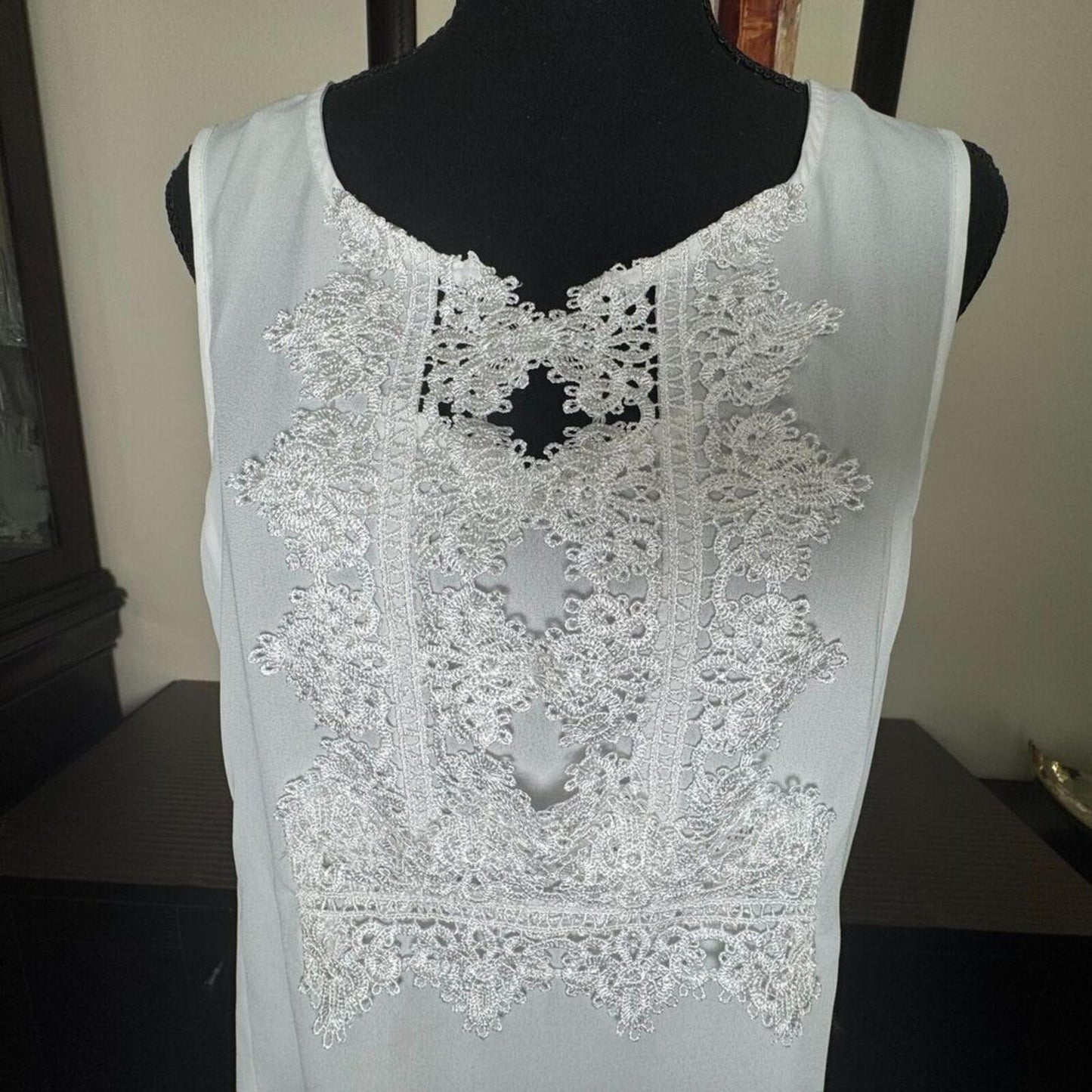 Zac & Rachel Top Sz M Sheer White Blouse Crochet Design On Front Sleeveless