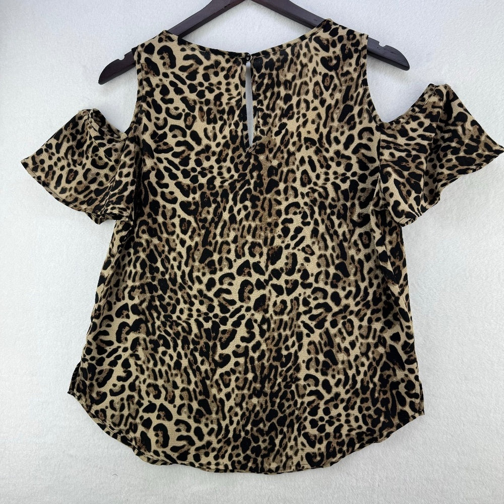 Lily White Top Women Sz M Animal print off should short sleeves scoop neck