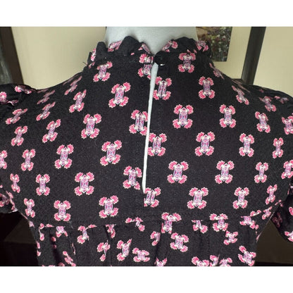 Rose & Olive Top Sz S Black Floral Ruffle Crew Neck Crochet Trim Flutter Sleeve