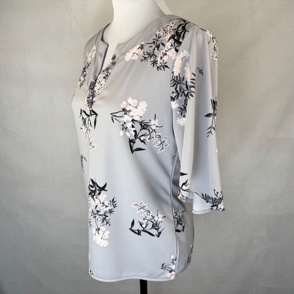 Ann Taylor Blouse Sz S Gray Floral Flutter Elbow Length Sleeve Split Neckline