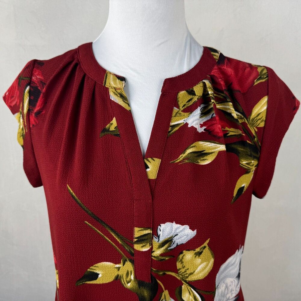 Fun2Fun Women Top Sz XS Burgundy Big Flowers Splitneck Cap Sleeves