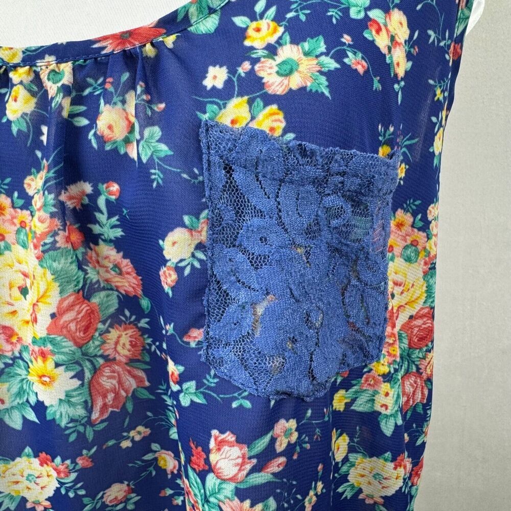Ali & Kris Tank Top Sz M Floral Sheer Racerback Scoop Neck Blue Lace Pocket