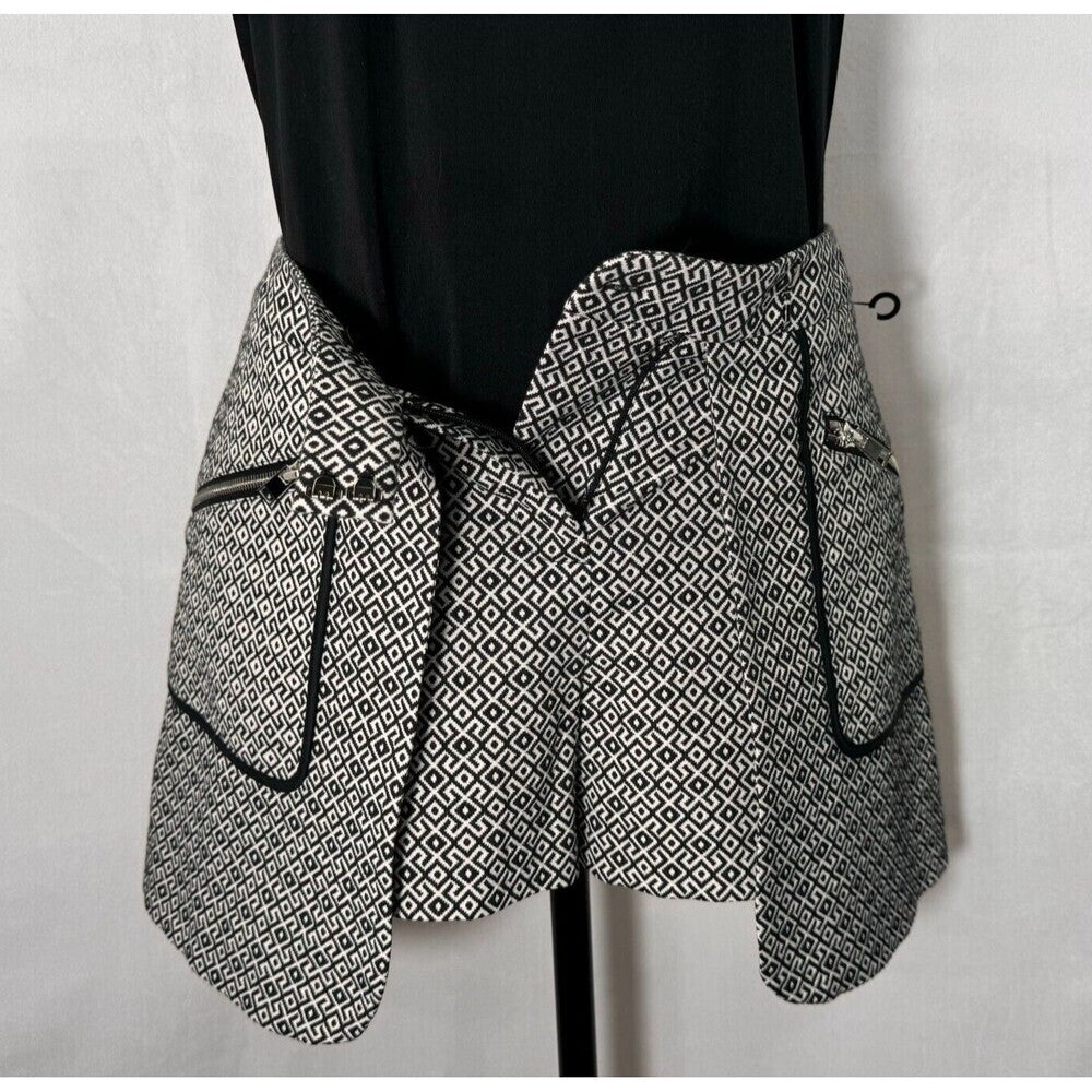 Intermix NWT Ladies Skort Sz S Cotton Blend Black White 4 pockets zipper closure