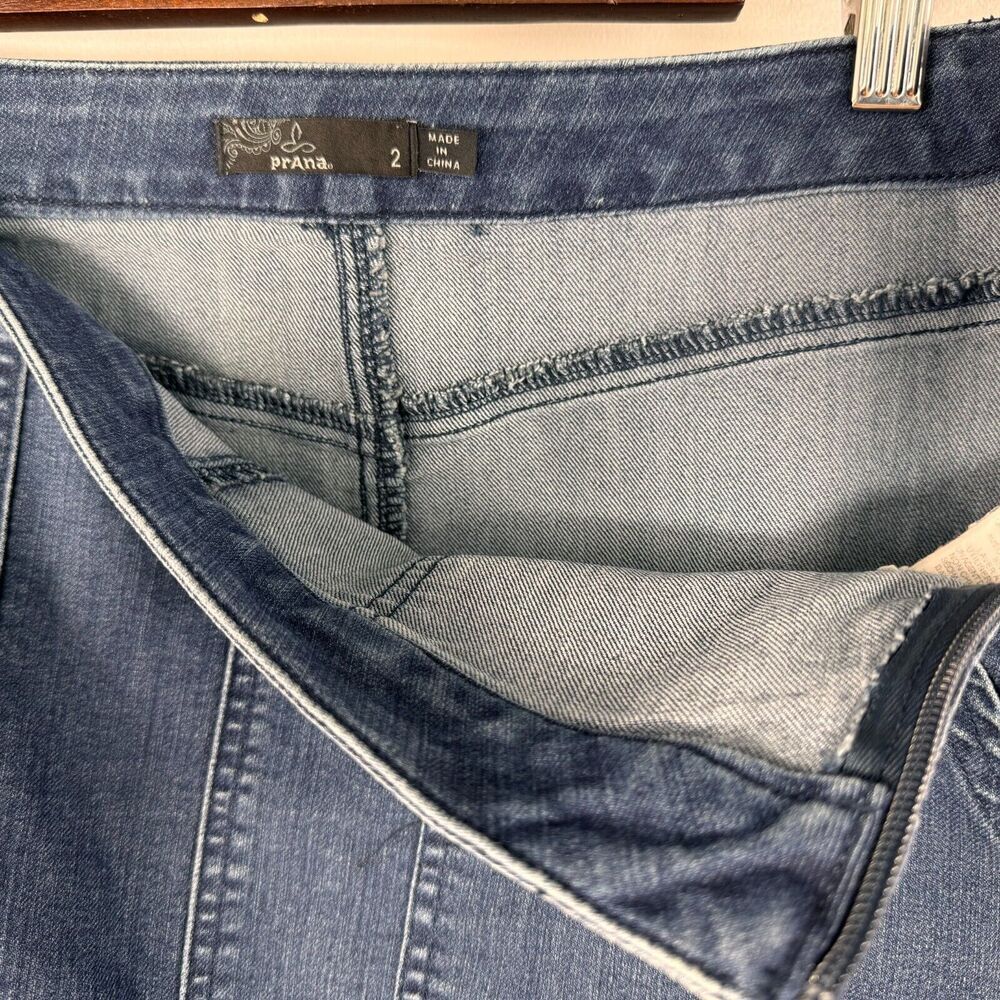 Prana Women Blue Denim Stretch Skirt Sz 2 Side Zip Closure two front pockets