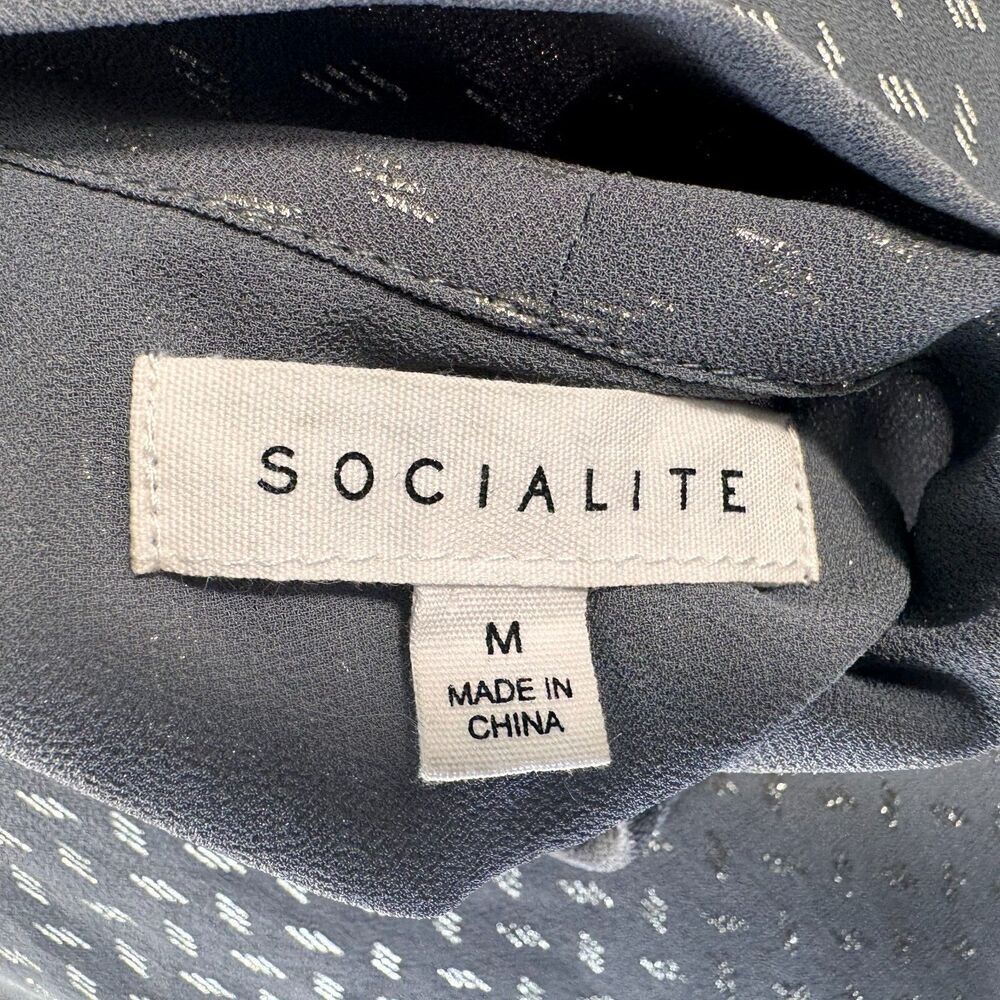 Socialite Ladies Top Sz S Gray Sleeveless VNeck Tie closure