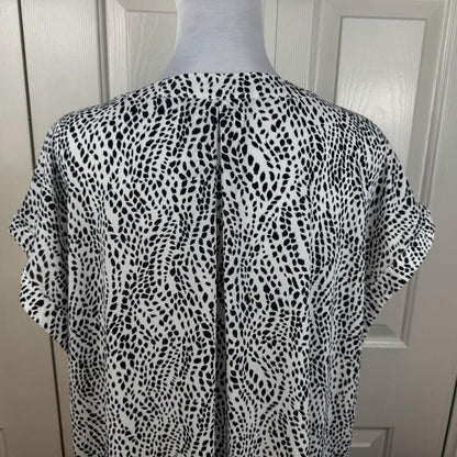 Simply Vera Wang Women Top Sz XXL Black & White Spots VNeck Cap Sleeves