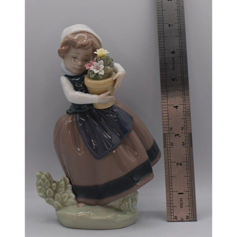 Lladro 5223 Spring is Here Vintage Figurine