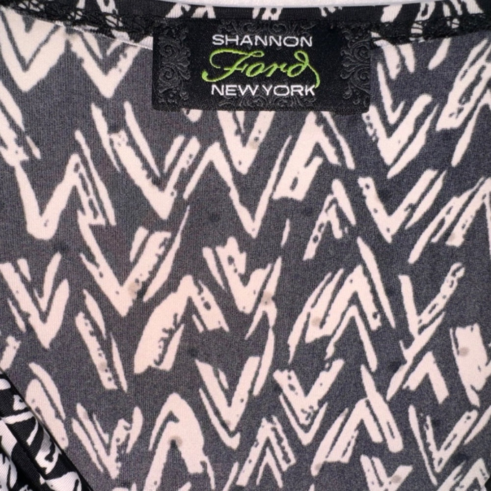 Shannon Ford New York Large Black White Flutter sleeve Cowl Neck