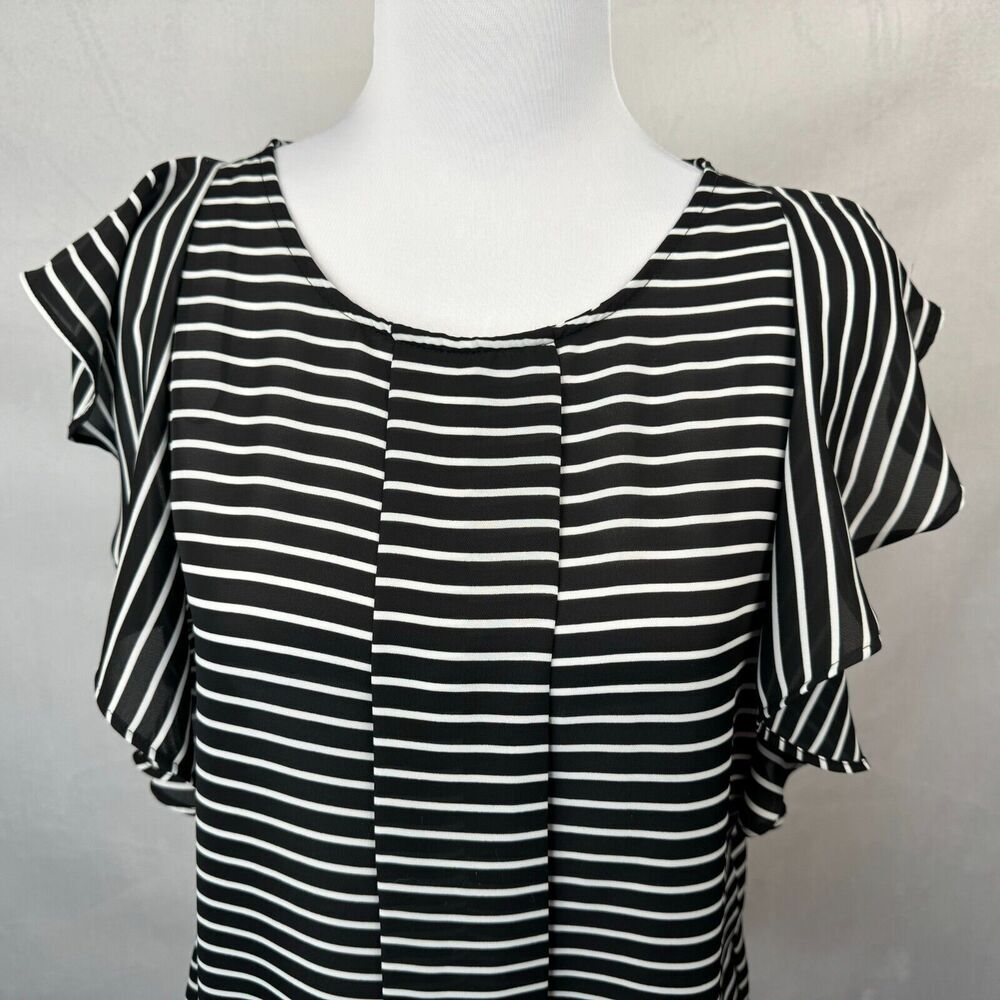 Elle Top Sz XS Flutter Sleeve Black White Stripes Round Neck Keyhole Side Slits