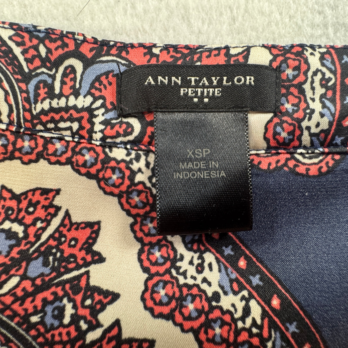 Ann Taylor Petite Women's Paisley Sleeveless Blouse Navy Coral Size XSP