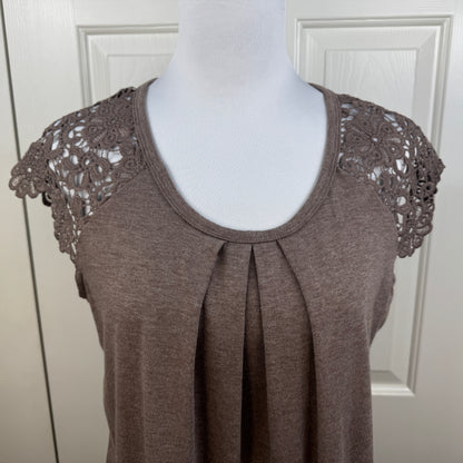 AUTOMET Women's Lace Cap Sleeve Pleated Top Taupe Brown Size M NWOT