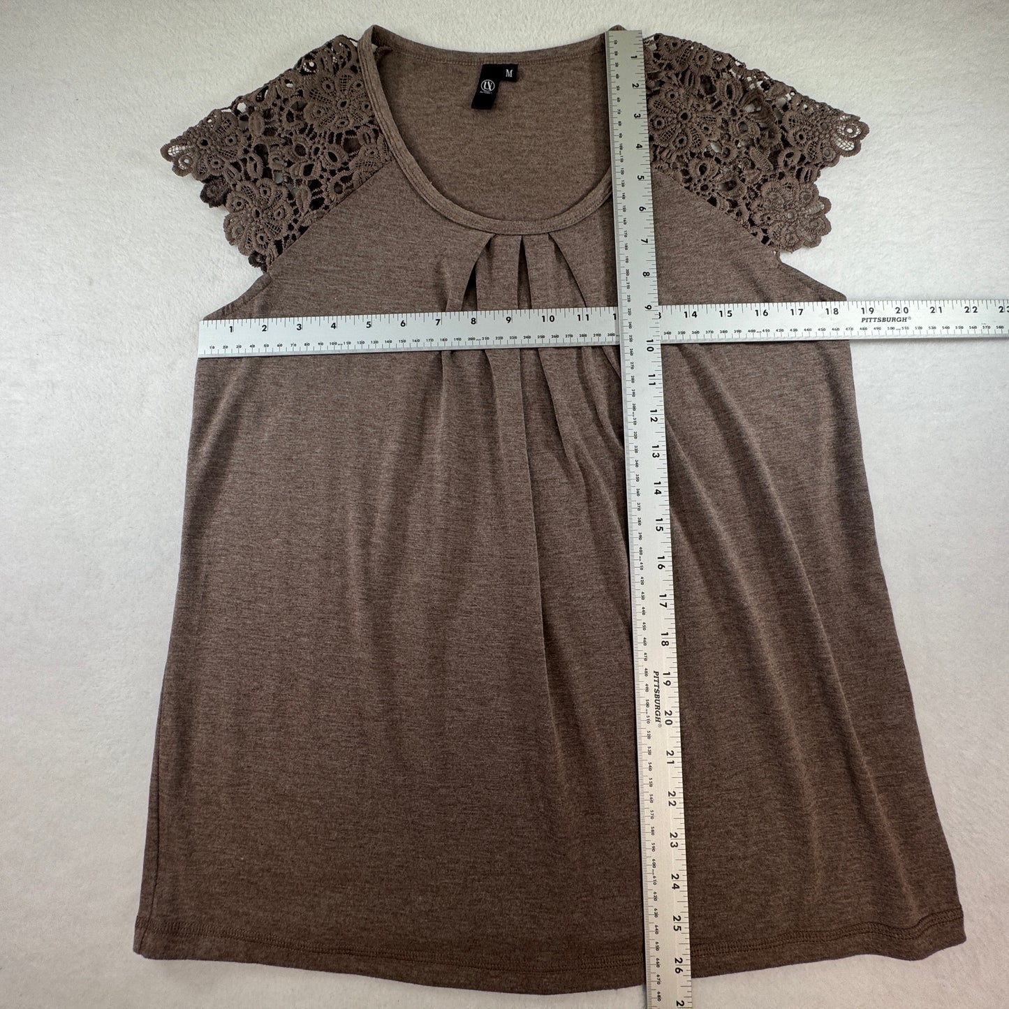 AUTOMET Women's Lace Cap Sleeve Pleated Top Taupe Brown Size M NWOT