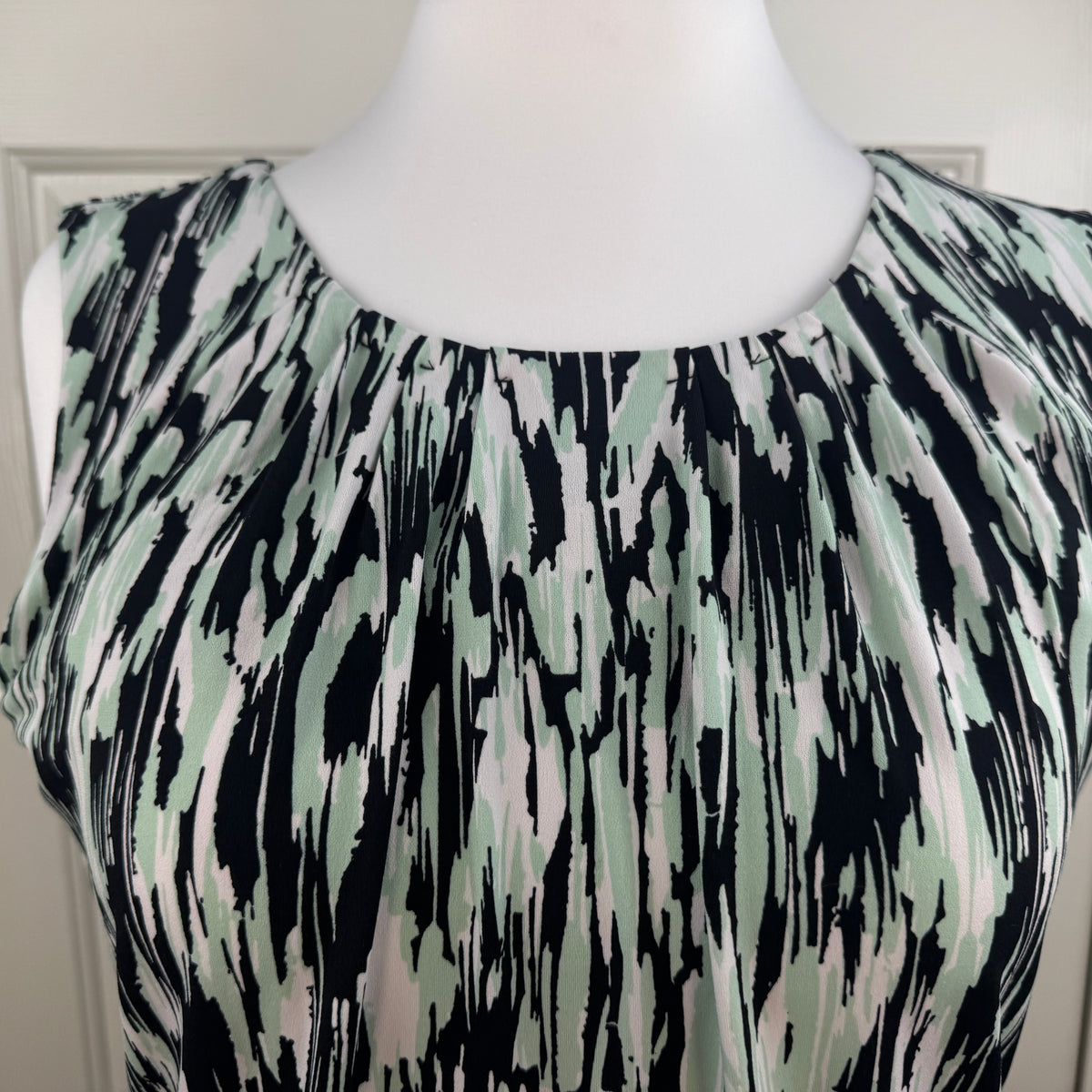 Calvin Klein Women's Abstract Print Sleeveless Stretch Blouse Black Mint