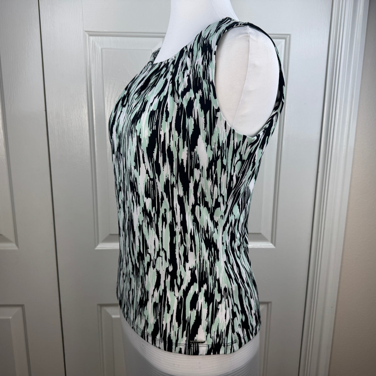 Calvin Klein Women's Abstract Print Sleeveless Stretch Blouse Black Mint