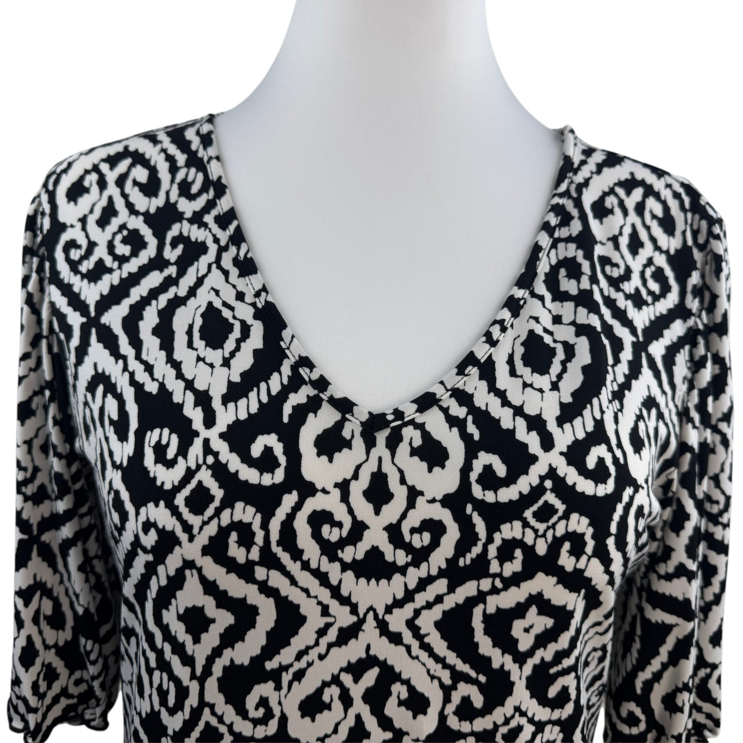 Chico's Black White Print V-Neck Top Size 1 Plus 3/4 Flare Sleeve Stretch Blouse