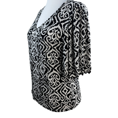 Chico's Black White Print V-Neck Top Size 1 Plus 3/4 Flare Sleeve Stretch Blouse