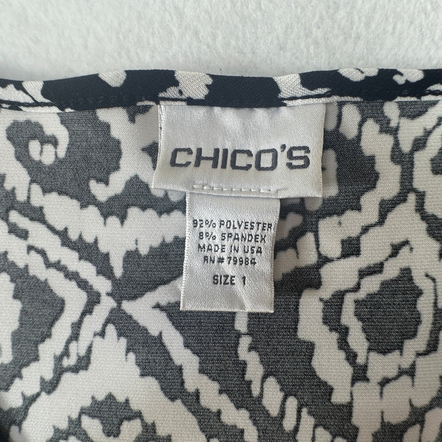 Chico's Black White Print V-Neck Top Size 1 Plus 3/4 Flare Sleeve Stretch Blouse